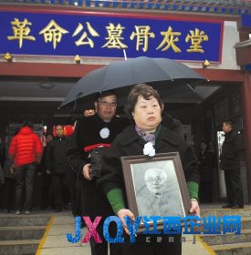 林伯渠骨灰昨日从北京八宝山迁回湖南临澧(图)
