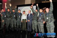 我军指挥员：军队非党化致苏联解体教训深刻