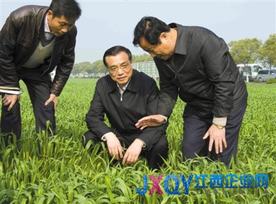 李克强惊讶江苏农民一家5口住200平：这么大？