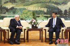 习近平会见美国前国务卿基辛格和前财长保尔森