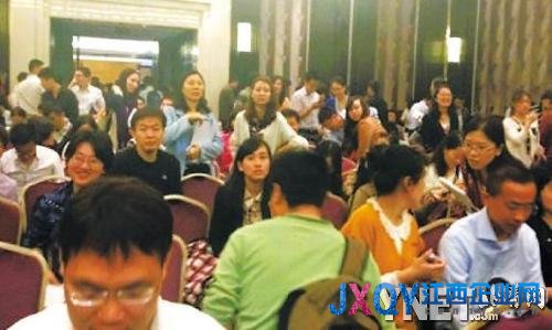 上海家化女股民大闹股东会：“你没有股票当然不在乎”